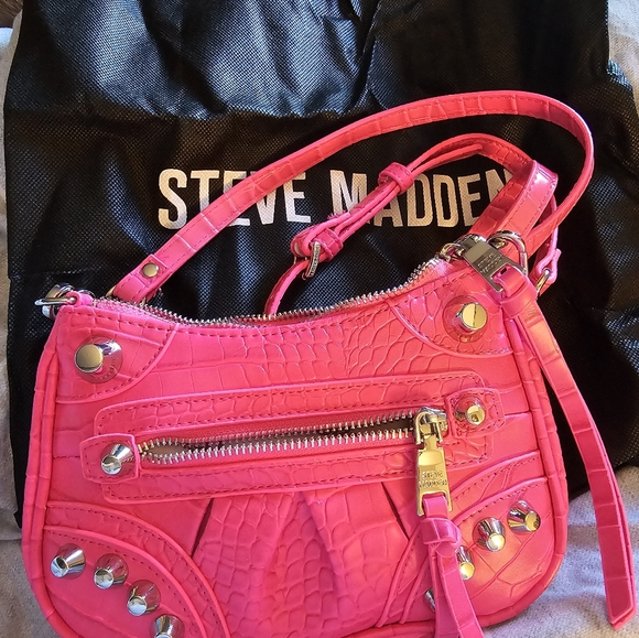 Steve Madden - Picture 1 of 4
